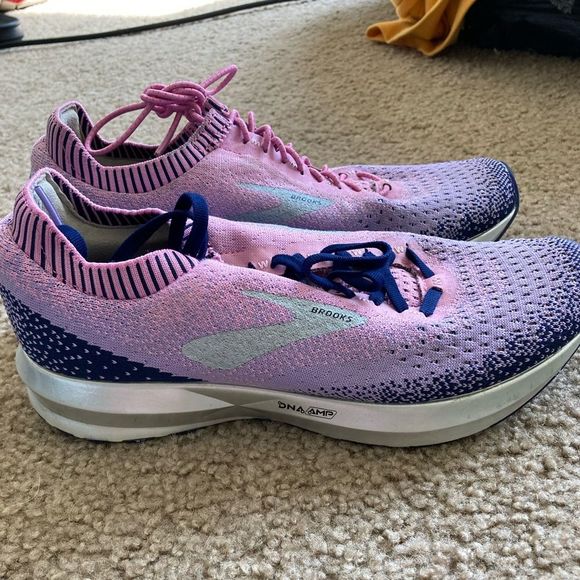 brooks brothers running shoes